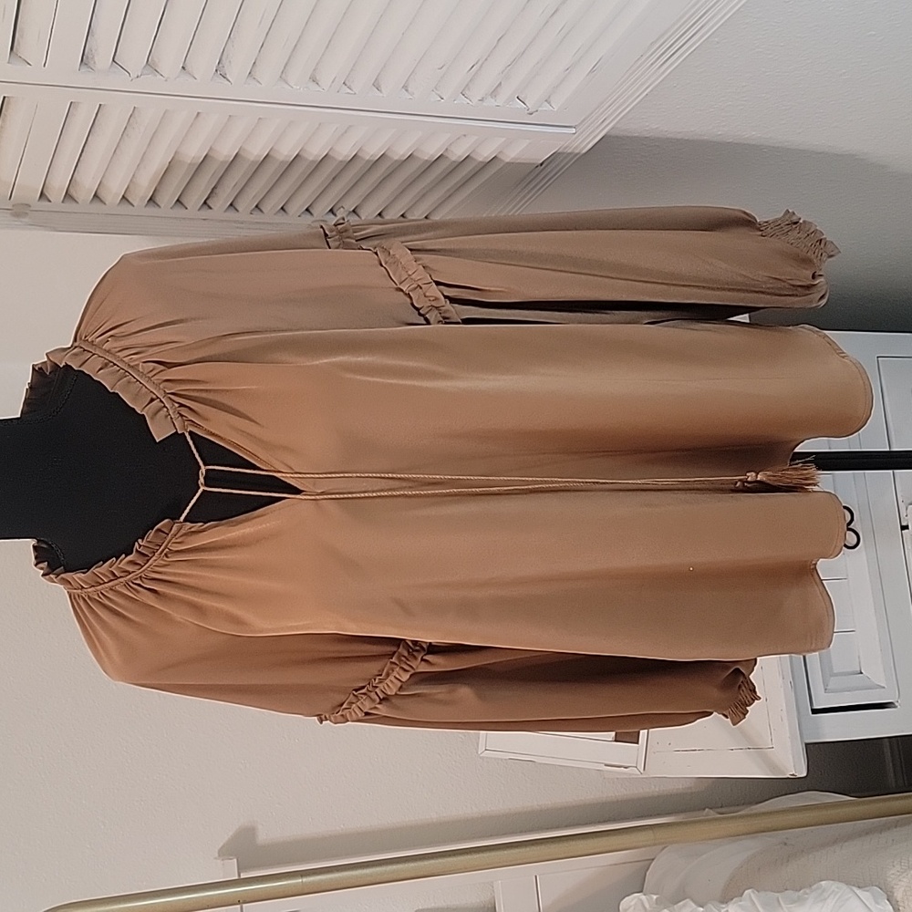 🆕️ Week & Ruffle Satin Like Top
